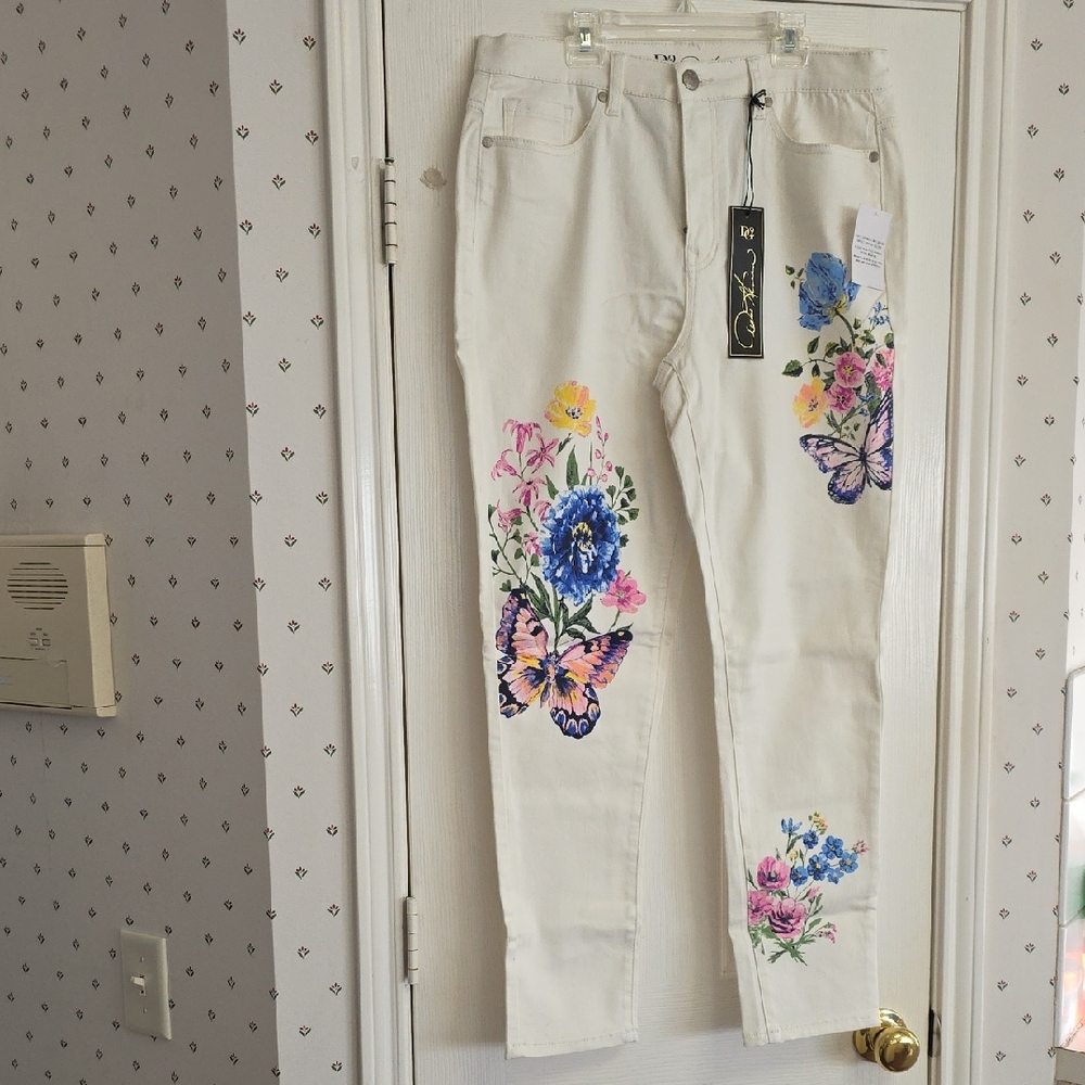 Brand New Diane Gilman CREAM/OFF WHITEDenim Jeans W Printed Floral Legs. Size 14